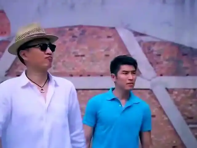 警方出动大批人马,务必要将犯罪分子拿下,这下硬仗要开始了

