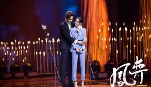 何泓姗杨紫同框卖萌何泓姗徐正溪演示充电抱抱好浪漫
