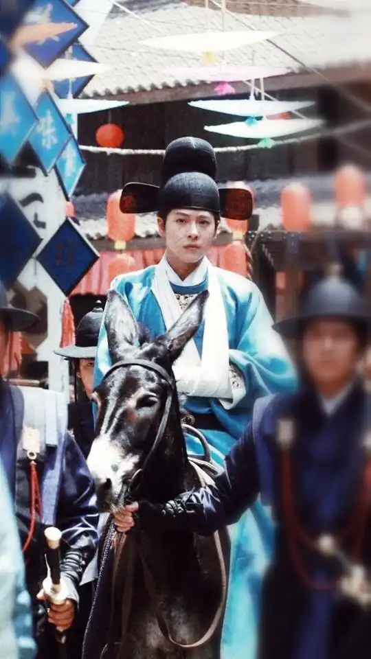 夜天子剧照亮点多,宋祖儿为爱伤情,徐海乔秒变驴小天