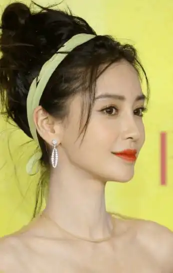 芭莎红毯童话花仙子
