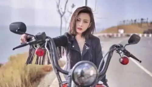 出道就与冯小刚合作,首部作品就是老炮,她资源为何这么好
