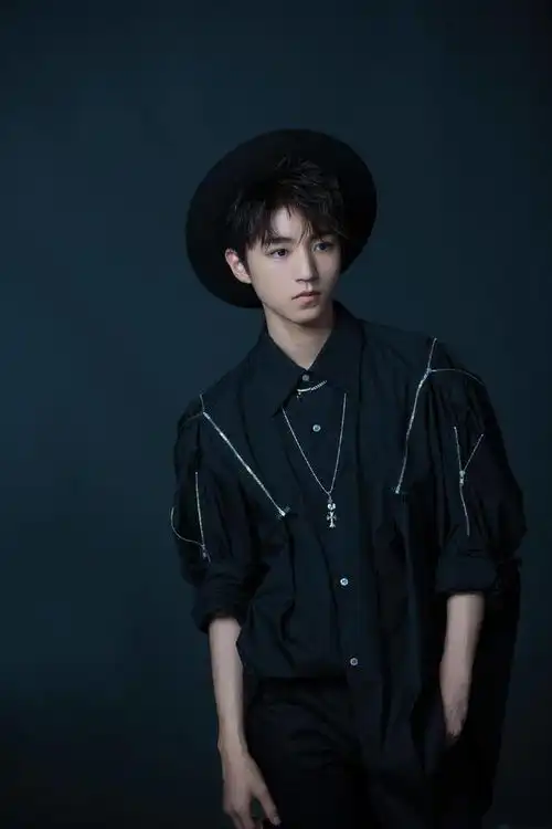 王俊凯泡脚竟上了社会新闻版面什么情况我们一起来看看