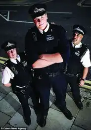 英最高警察成伦敦旅游景点犯罪分子也拍照留念
