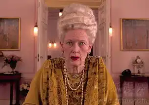 布达佩斯大饭店发海量剧照诺顿等曝新扮相