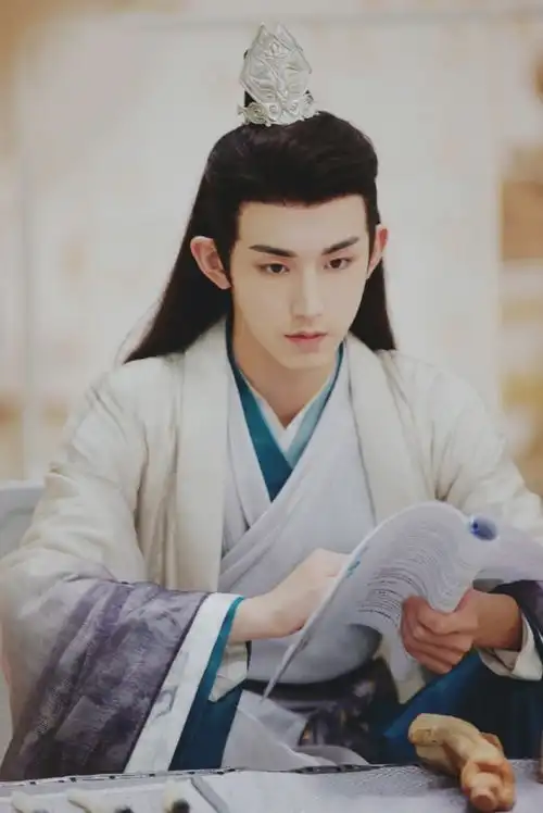 鞠婧祎郭俊辰花戎今日杀青
