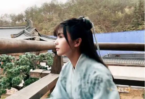 白鹿留齐刘海堪比换脸,里里外外丫鬟气息,任嘉伦都救不了这部剧