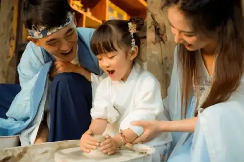 丽江这个神仙景区秒变快乐星球妈妈牧场精灵小屋花海风车,速来打卡