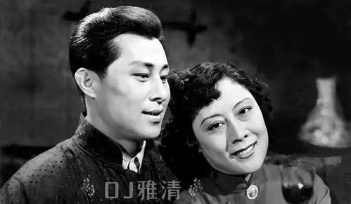 王心刚90岁了老艺术家近照精神矍铄更添儒雅昔日男神依然帅气
