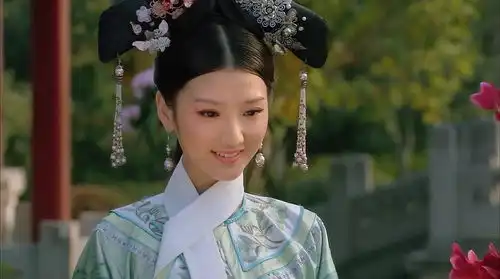 我是最后一个知道毛晓彤演了甄嬛传里的瑛贵人吗
