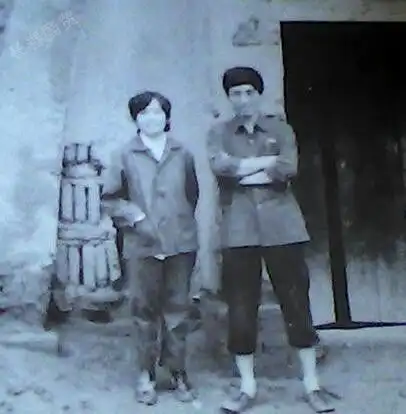 张艺谋与前妻昔日合影照曝光揭秘二人当年离婚内幕
