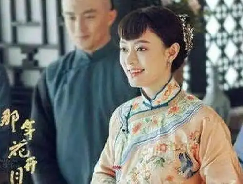 那年花开沈星移离世前,周滢为其穿上红嫁衣,只可惜为时已晚