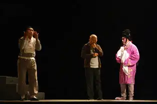 话剧那年那夜那些人在山东工艺美术学院上演
