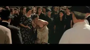 她是欲望的化身,少年梦中的女主角,美到让世人震
