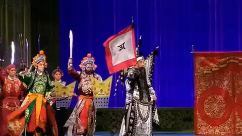 花旦名家常秋月,演唱京剧战宛城选段,暮春天日正好心神不定
