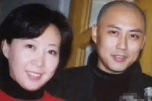 他是红楼梦第一美男子,与姐姐恩爱30年,如今年过60依旧帅气