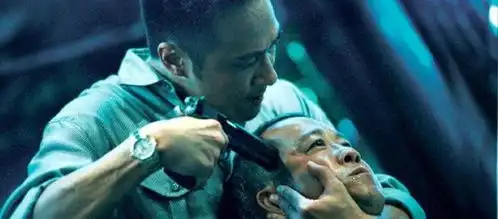 吴镇宇晒儿子费曼古风写真故宫的公公