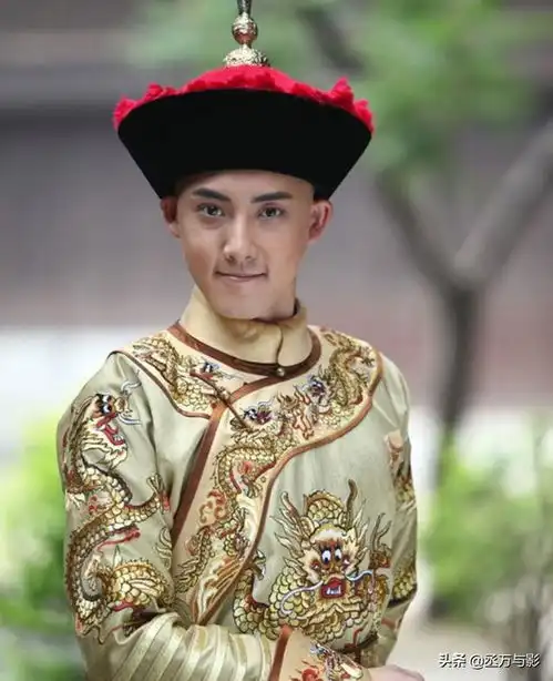 新还珠格格刷屏短视频,五阿哥张睿开启回忆杀,爷青回
