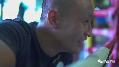 父爱如山又似水昆山父女演绎中国版摔跤吧,爸爸