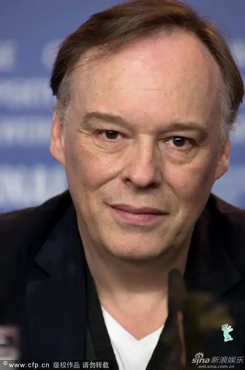 组图美女与野兽发布会蕾雅粉衣显清新
