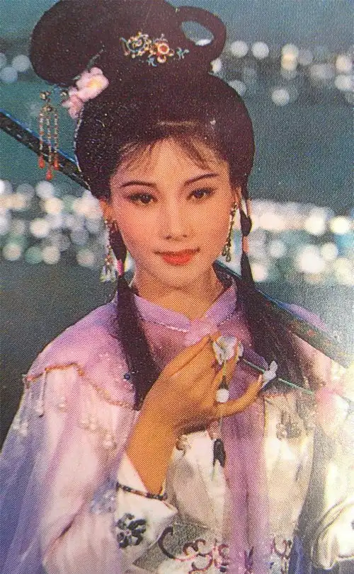 事业爱情都让人羡慕21岁成名,与丈夫一见钟情相爱36年