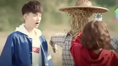 惹上冷殿下在乡村还有地方放风筝,要是在繁华城市可能没有了吧
