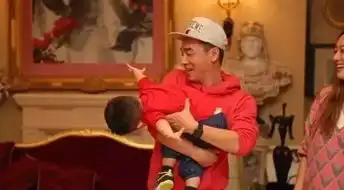 陈小春结婚六年,我每天起床都要看见我老婆儿子,不然我会不开心的
