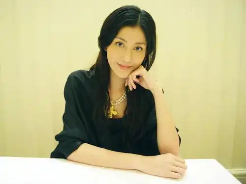 回家的诱惑11周年,李彩桦直播被网友质疑整容,连线假紫薇成败笔
