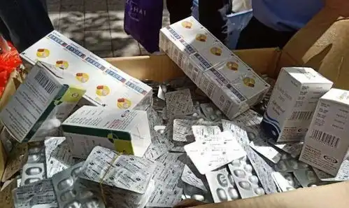 这对夫妻自拍a片传网上还找陌生男子一起
