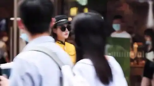 街拍你们要的长腿美女来了,怦然心动的感觉,你给他打几分
