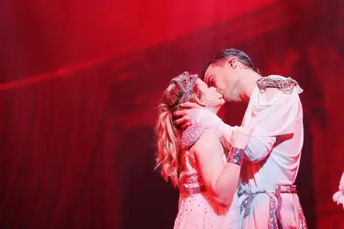 法语原版音乐剧罗密欧与朱丽叶北京站7月开演,原班卡司登台
