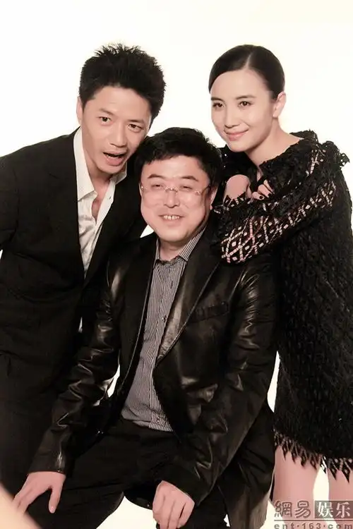 小宋佳段奕宏野蛮情侣拍大片搞怪卖萌
