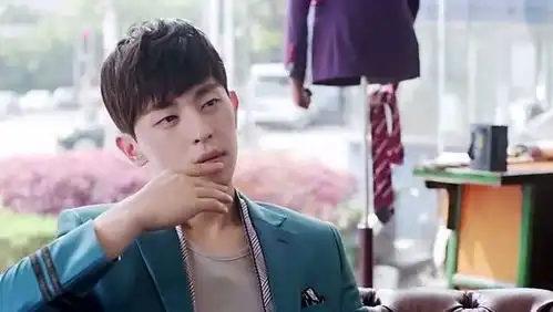 因为遇见你律师喜欢穿颜色骚气的西装,也算是改变了大众印象
