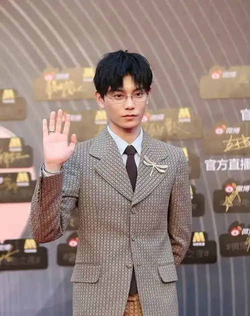 朱一龙黄景瑜颜值不再尹正吴磊更是断崖式下跌,男星造型太堪忧