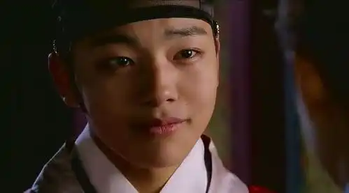 拥抱太阳的月亮
