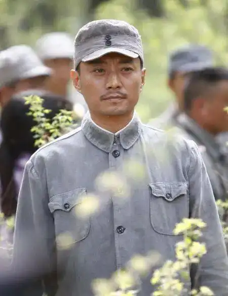 跑7年龙套,做10年倒爷,如今的百亿影帝,为何被说不务正业
