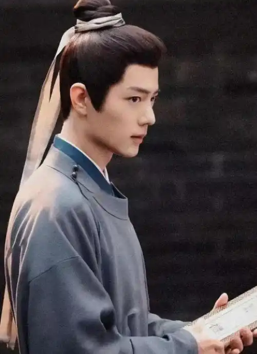 肖战玉骨遥虐恋任敏1周年,隐藏剧照曝光,他身穿白衣获赞
