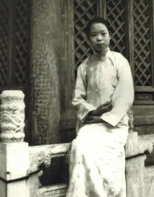 末代皇帝的妃子文绣最后是怎么去世的
