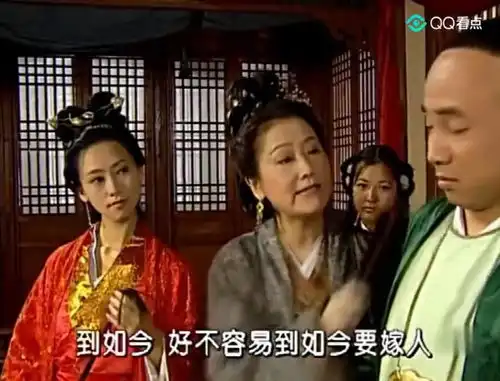 春光灿烂猪八戒你来搞笑的吧,谁结婚穿绿的戴绿帽子啊
