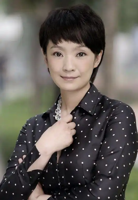 和富豪老公离婚后,她带着24亿巨款再嫁张嘉益活成人生赢家
