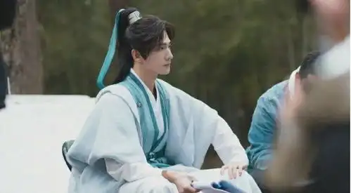 杨洋新剧造型衣领子独特,不许调侃只许夸帅,粉丝在害怕什么
