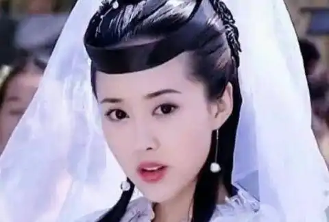 41岁嫦娥姐姐颜丹晨近照,浑身散发年轻气息,大长腿意外抢镜
