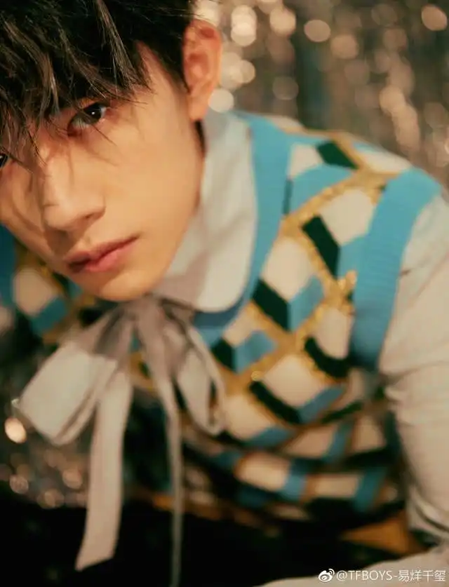 易烊千玺深夜更新小视频又调皮,鸭子嘴练声是什么绝招