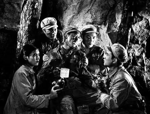 上甘岭战役20倍火力又怎样,照样打服美军,中国人骨比钢铁硬
