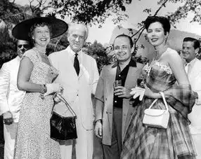 史上最牛纨绔子弟,计划败光20亿家产,最后钱没了,人还活着
