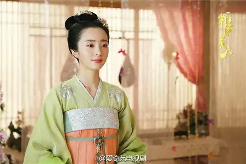 胡冰卿只有无神的双眼和刘诗诗比较像吧