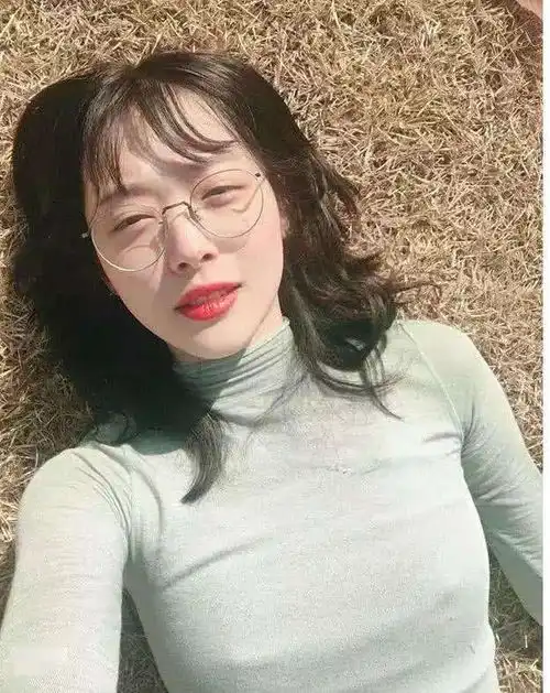 雪莉的美貌,在名利场里带给她了什么她也曾读书,修社会学自我救赎
