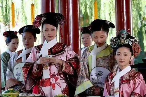 重温甄嬛传,莞嫔第一次怀孕却小产的三点原因,透露人心险恶
