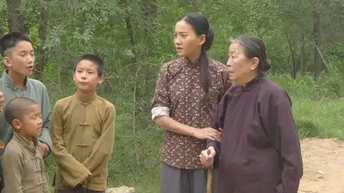 周楚楚拍我要当八路不爱红装爱军装
