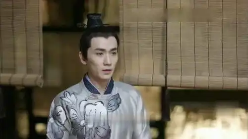 帅气朱一龙与金瀚精彩片段回放朱一龙骑车微笑的样子好迷人啊
