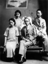 清朝末代皇帝溥仪逝世
